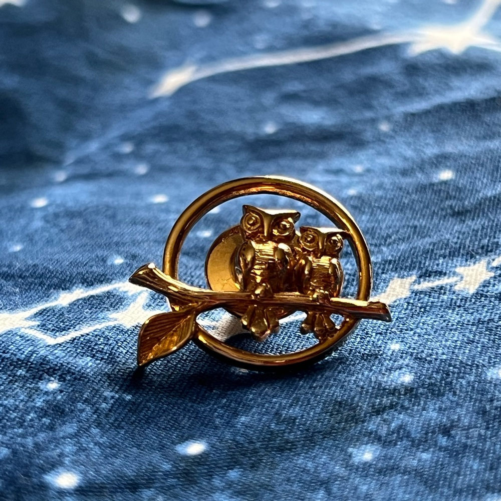 LAST CHANCE! VINTAGE Avon Gold Two Owls on Branch Lapel Pin Brooch